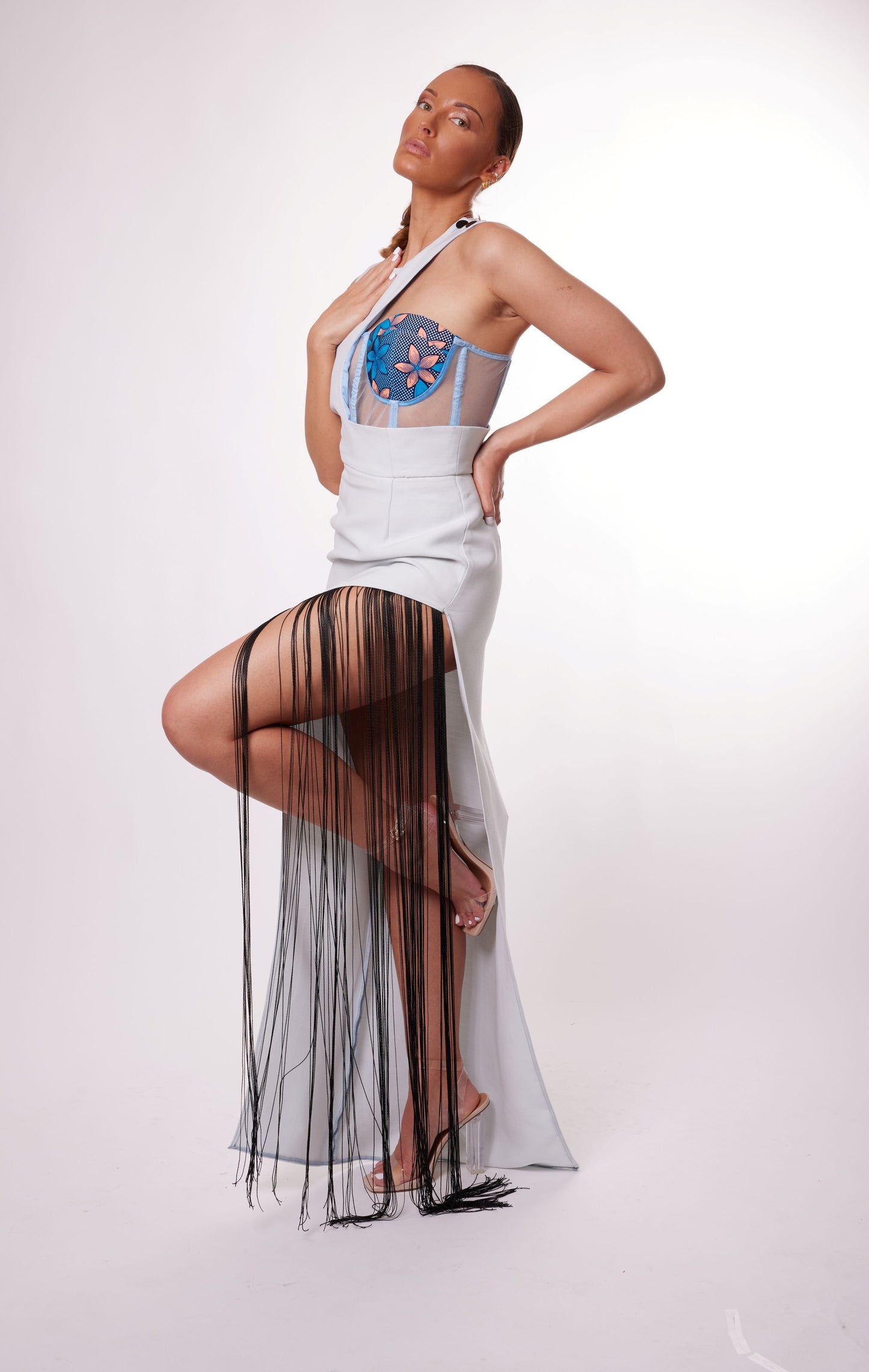 Robe bleu ciel - jambes levées