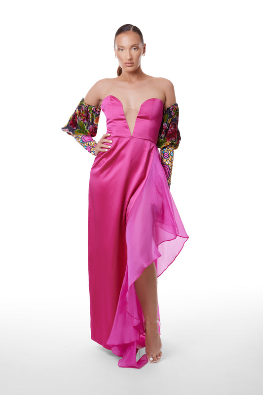 Robe bustier fluide rose et fuchsia vue de dos, fermeture au dos, manches bouffantes  ornées d’un motif floral et wax coloré, et jupe asymétrique.