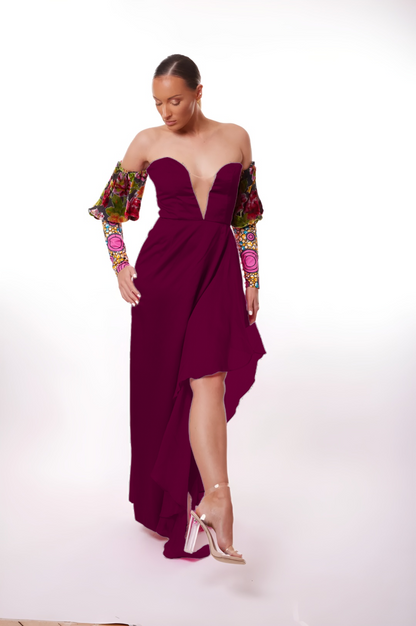 Robe bustier fluide burgundy vue de face, manches bouffantes  ornées d’un motif floral et wax coloré, et jupe asymétrique.